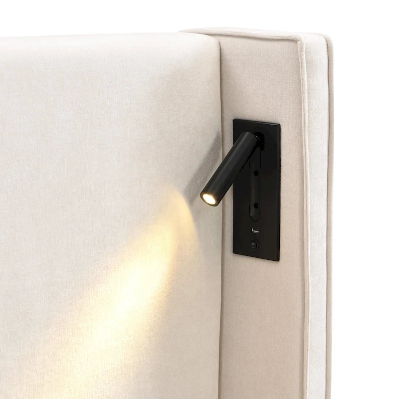 Čalouněný rám postele s vysokým čelem, lampičkou na čtení a USB portem