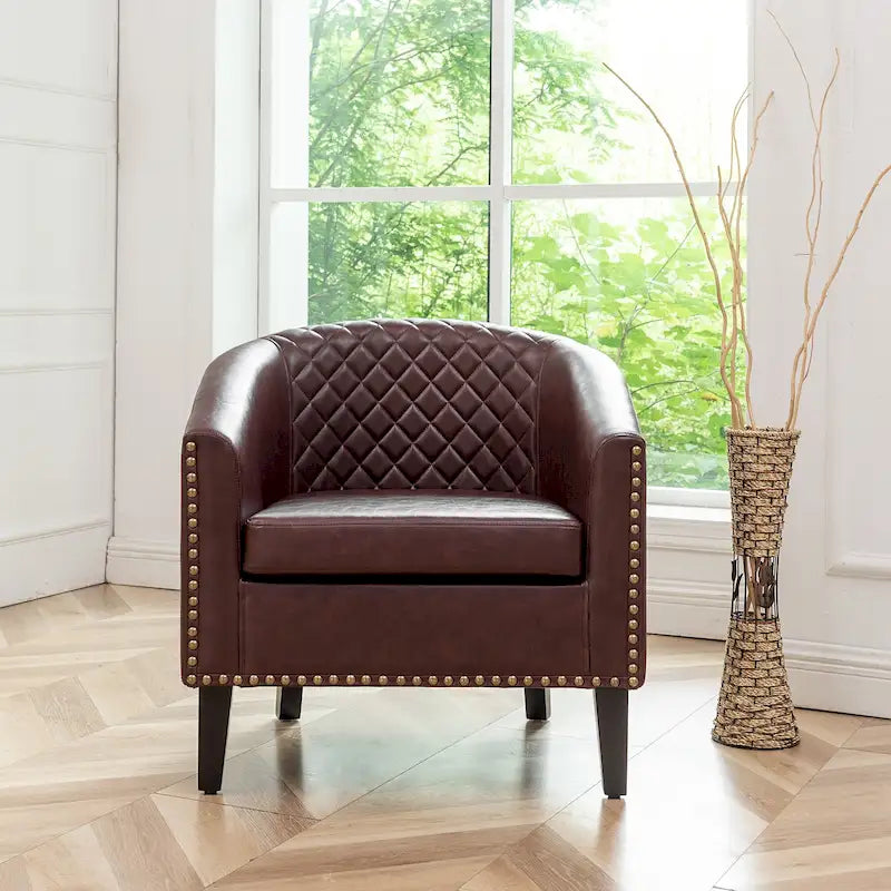 Gepolsterter Clubsessel aus Leder im Fassondesign mit Ziernägeln