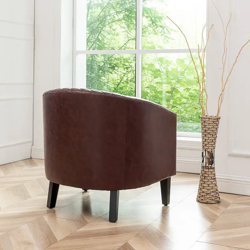 Gepolsterter Clubsessel aus Leder im Fassondesign mit Ziernägeln