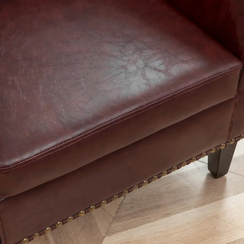 Gepolsterter Clubsessel aus Leder im Fassondesign mit Ziernägeln