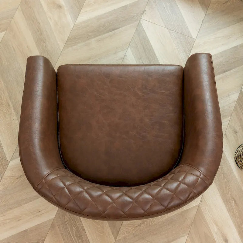 Gepolsterter Clubsessel aus Leder im Fassondesign mit Ziernägeln