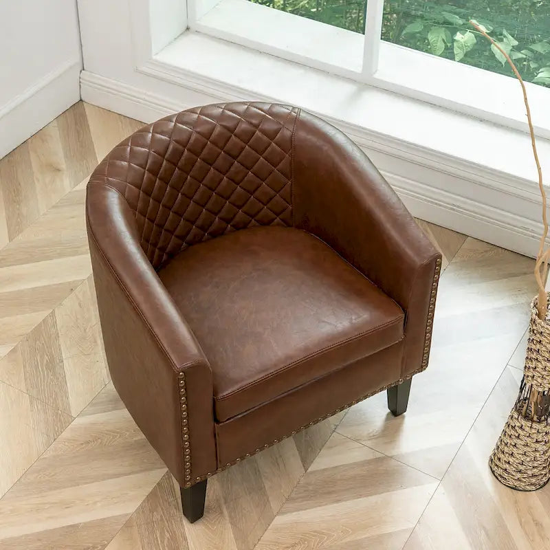 Gepolsterter Clubsessel aus Leder im Fassondesign mit Ziernägeln