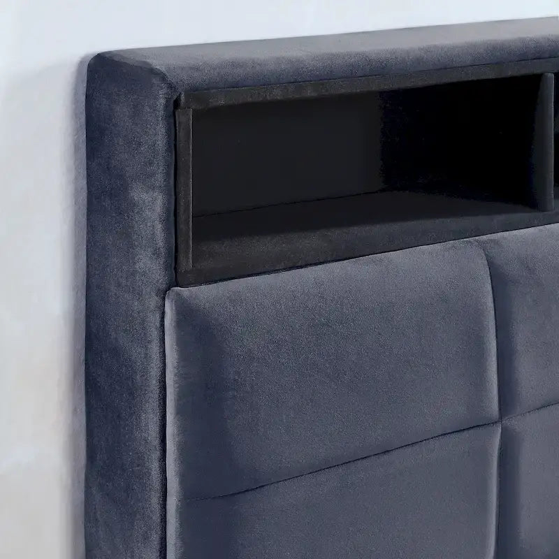 Graues gepolstertes Bett mit Stauraum und USB-Anschlüssen