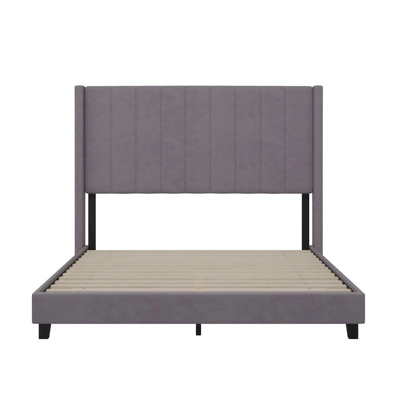 Gepolstertes Plattformbett mit Wingback-Kopfteil